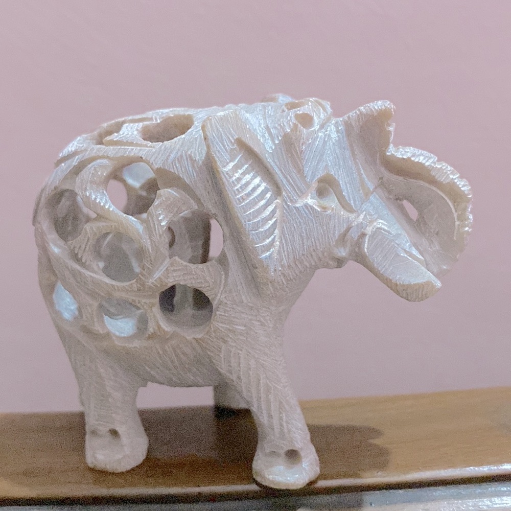 SOLD YEY !! New Elephant Mother & Baby Inside Hand Carved Soapstone Pinkish - Picture 1 of 11